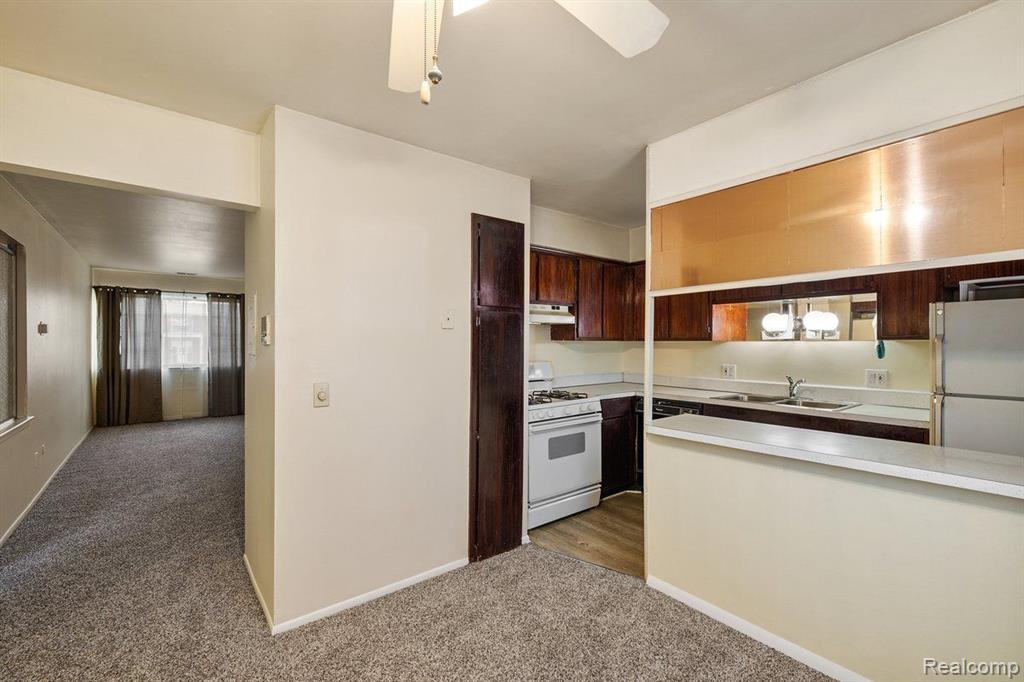 8270 CRESTVIEW Drive, C7, Sterling Heights, MI 48312 — Photo 21