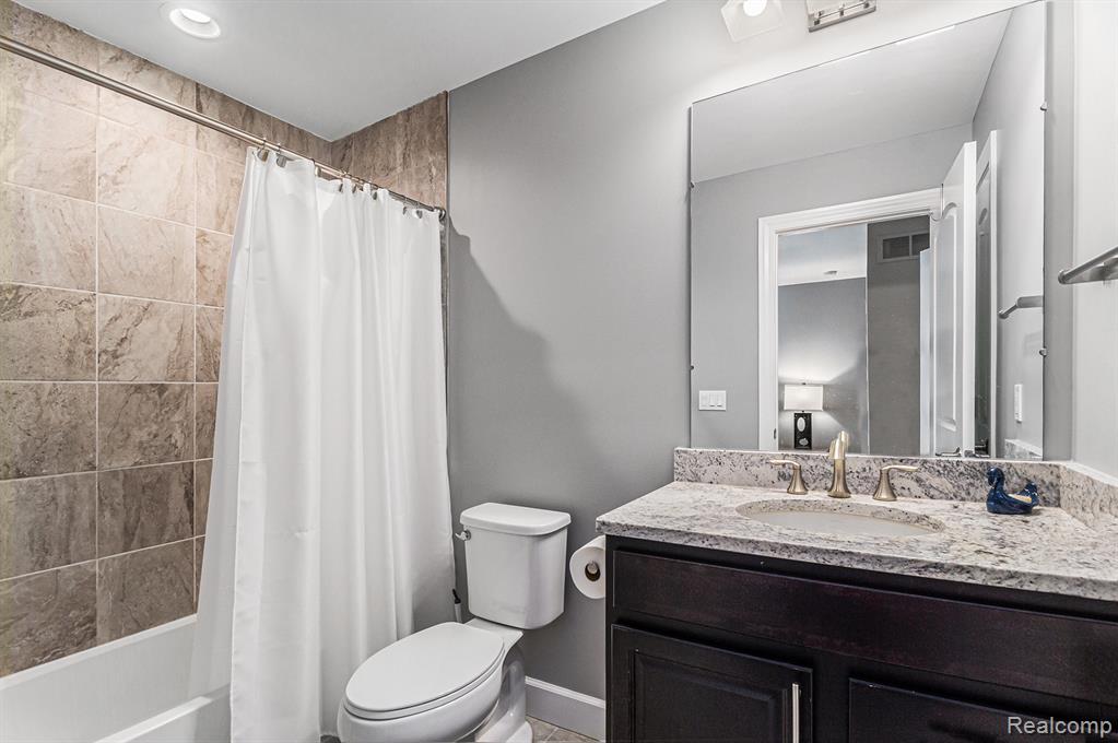 47541 Villa Terrace Court, Novi, MI — Photo 32