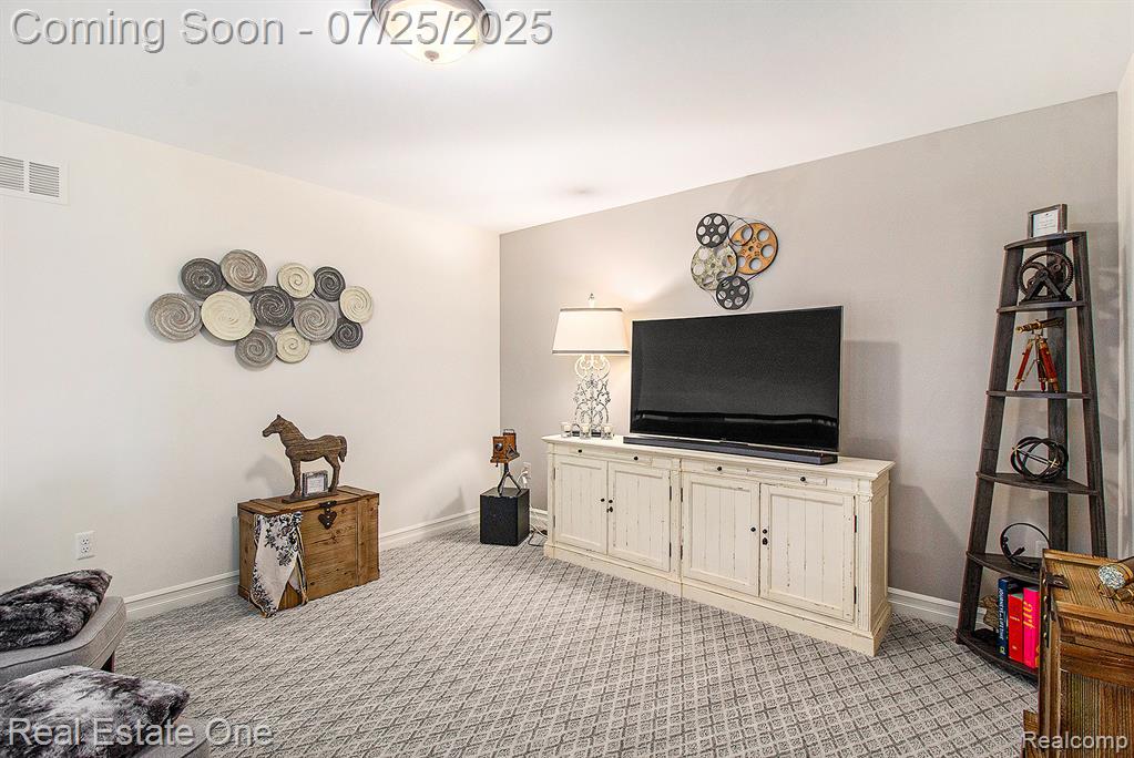 636 Mountain Circle, Rochester Hills, MI 48306 — Photo 11
