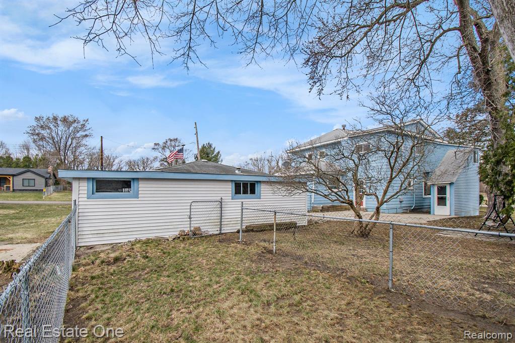 54 DIVISION Street, Oxford, MI 48371 — Photo 26