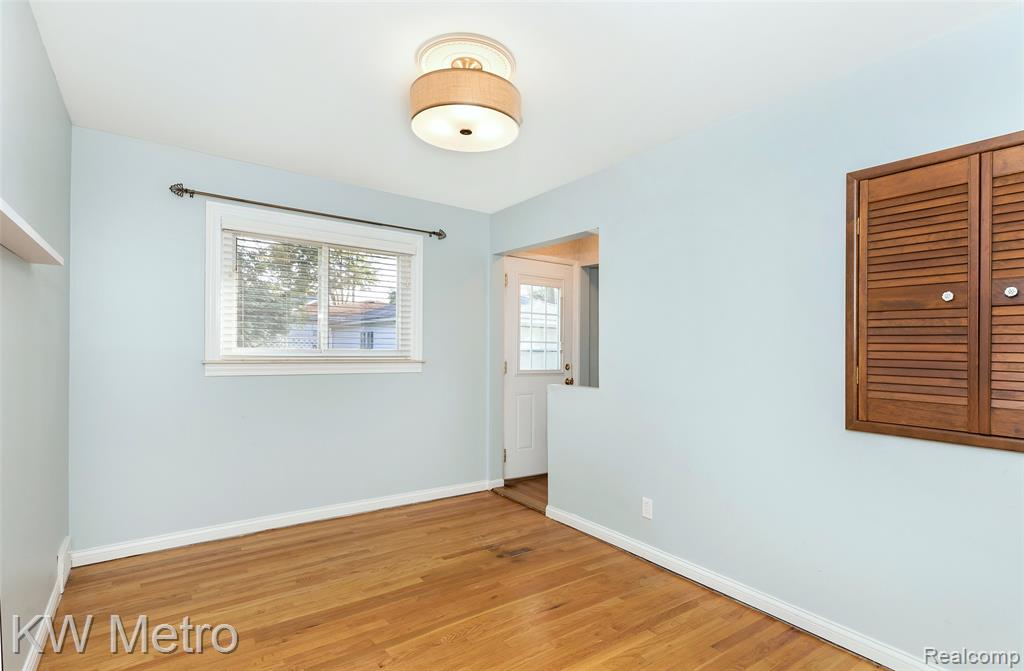 936 E Katherine Avenue, Madison Heights, MI 48071 — Photo 14