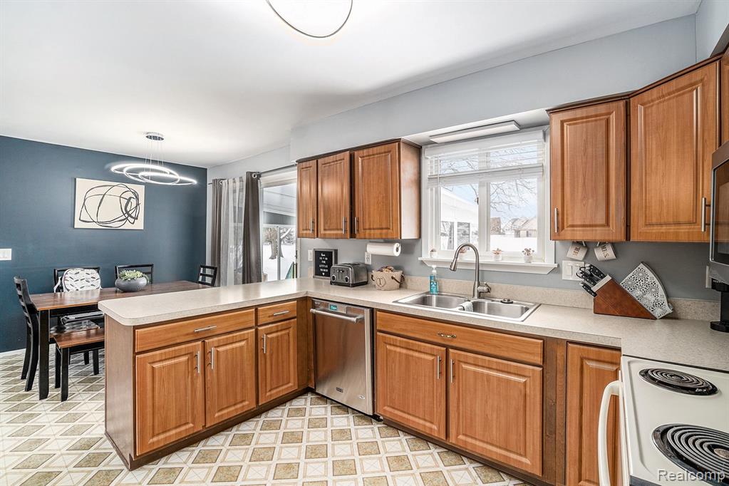 6030 E Hill Road, Grand Blanc, MI 48439 — Photo 8