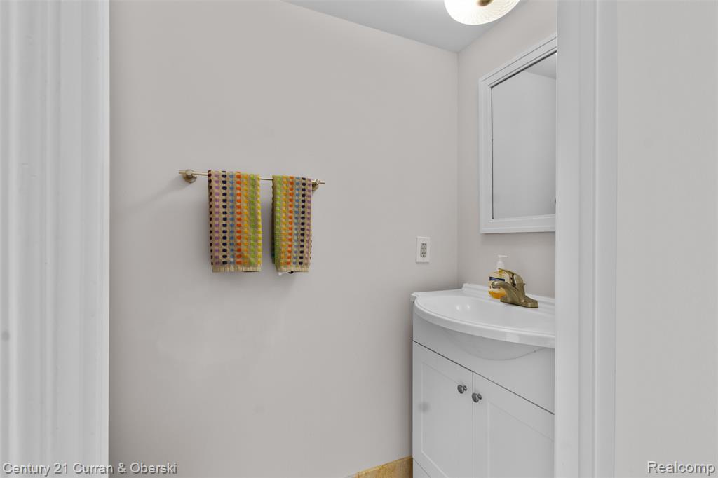 1049 Trevor Place, Detroit, MI 48207 — Photo 15