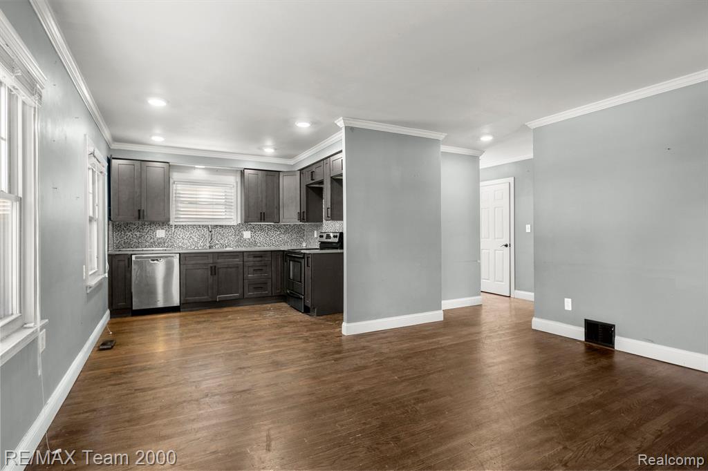421 GARDENDALE Street, Ferndale, MI 48220 — Photo 13