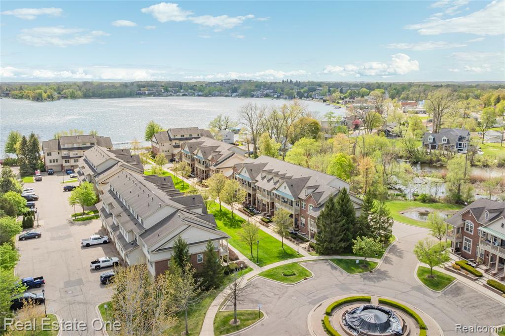 160 Sandy Lane, Walled Lake, MI 48390 — Photo 11