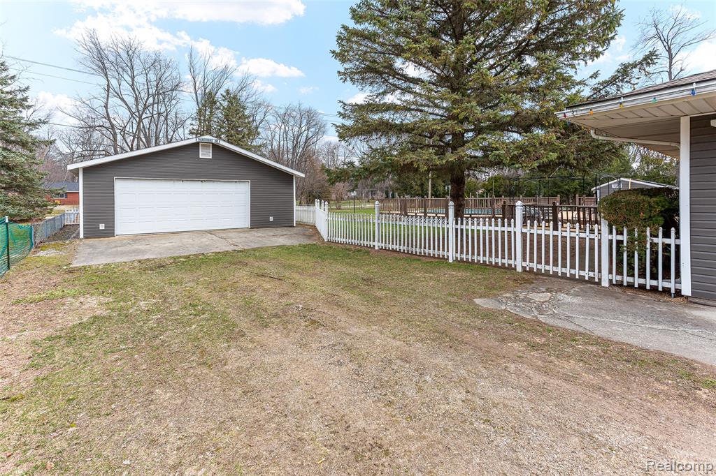 45784 Willis Road, Belleville, MI 48111 — Photo 32