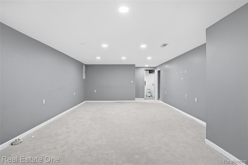8528 Norborne Avenue, Dearborn Heights, MI 48127 — Photo 24