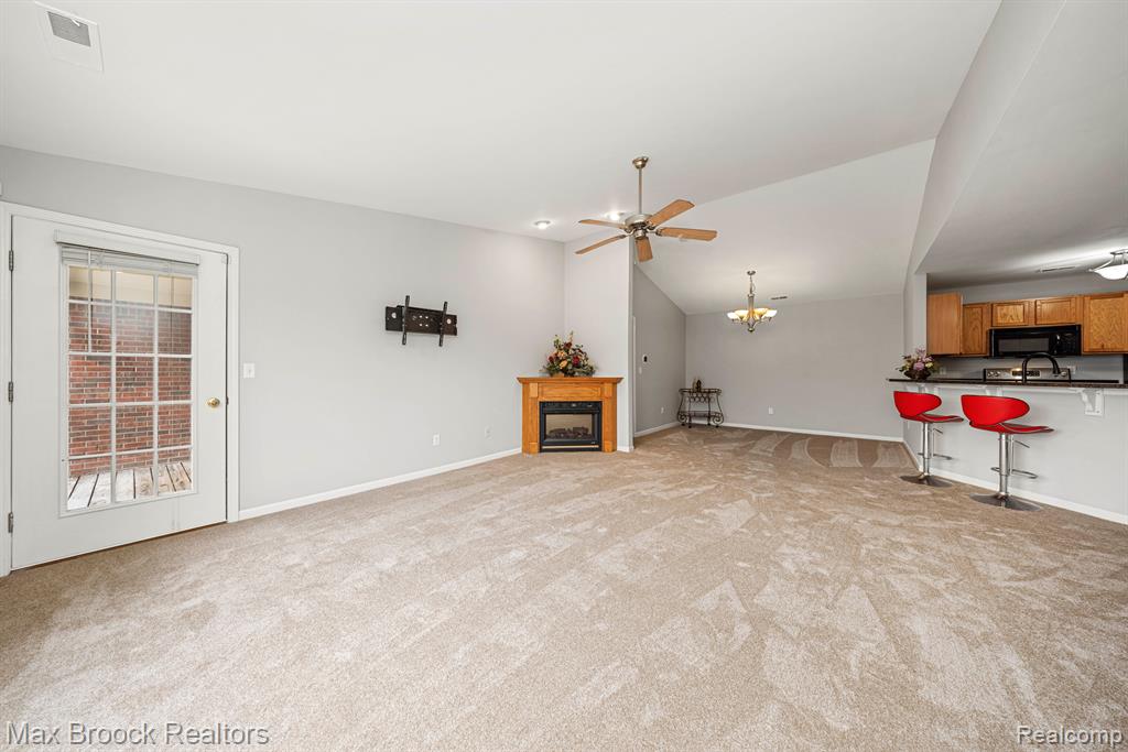 9203 FARMINGDALE Lane, Walled Lake, MI 48390 — Photo 8