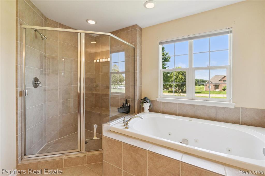 822 SADDLE CLUB Lane, Howell, MI 48843 — Photo 20