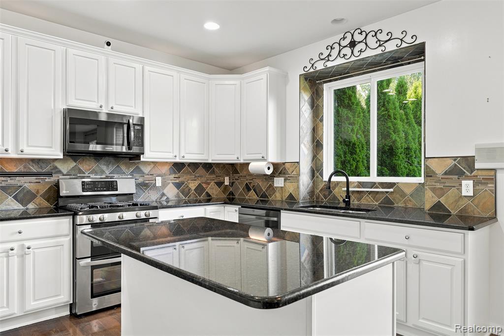 49894 Bloomsbury Lane, Macomb, MI 48044 — Photo 15