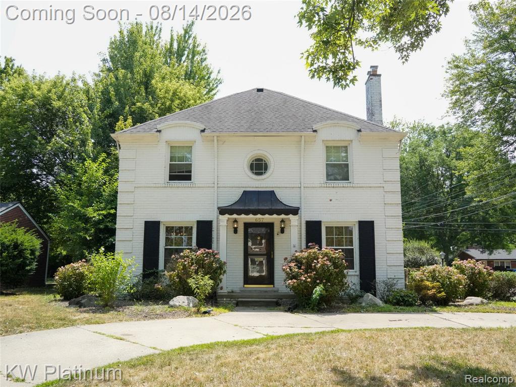 657 Hawthorne Road, Grosse Pointe Woods, MI 48236