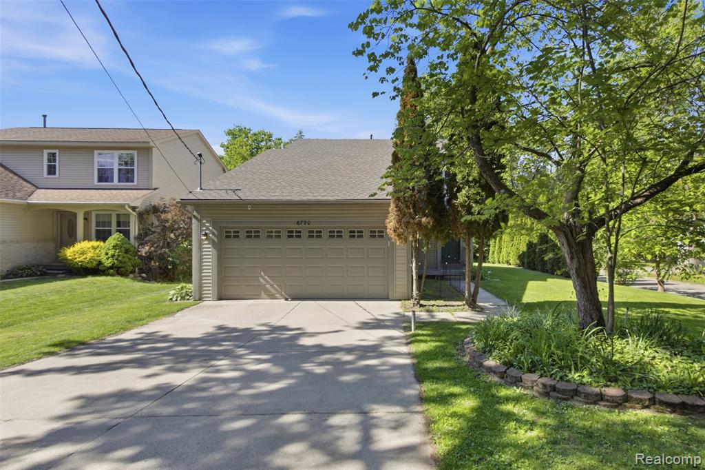 6790 Edwood Avenue, West Bloomfield, MI 48324 — front exterior