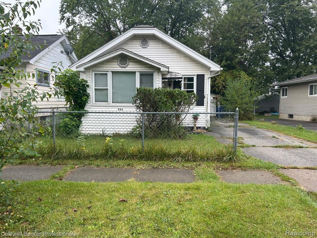 988 Barney Avenue, Flint, MI 48503 — front exterior