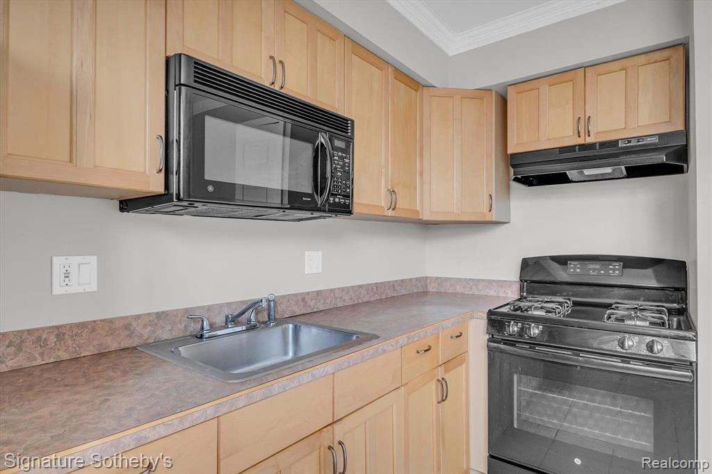 8260 CRESTVIEW Drive, C1, Sterling Heights, MI 48312 — Photo 4