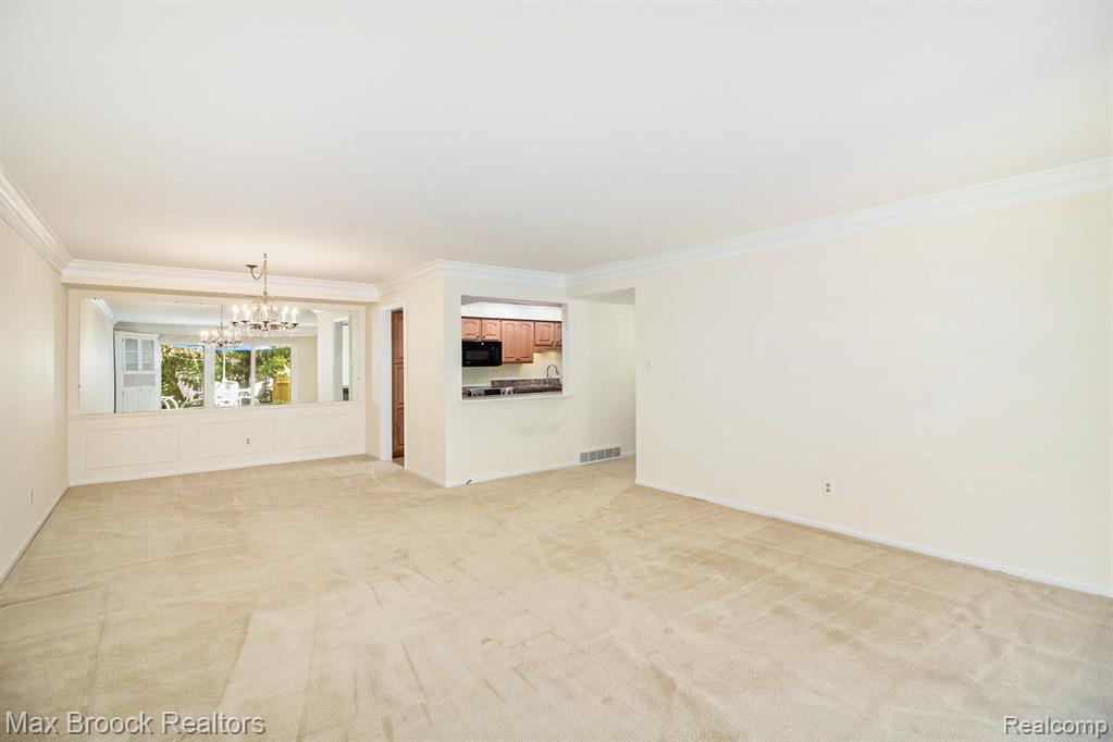 19710 W 13 Mile Road, 105, Beverly Hills, MI 48025 — Photo 8