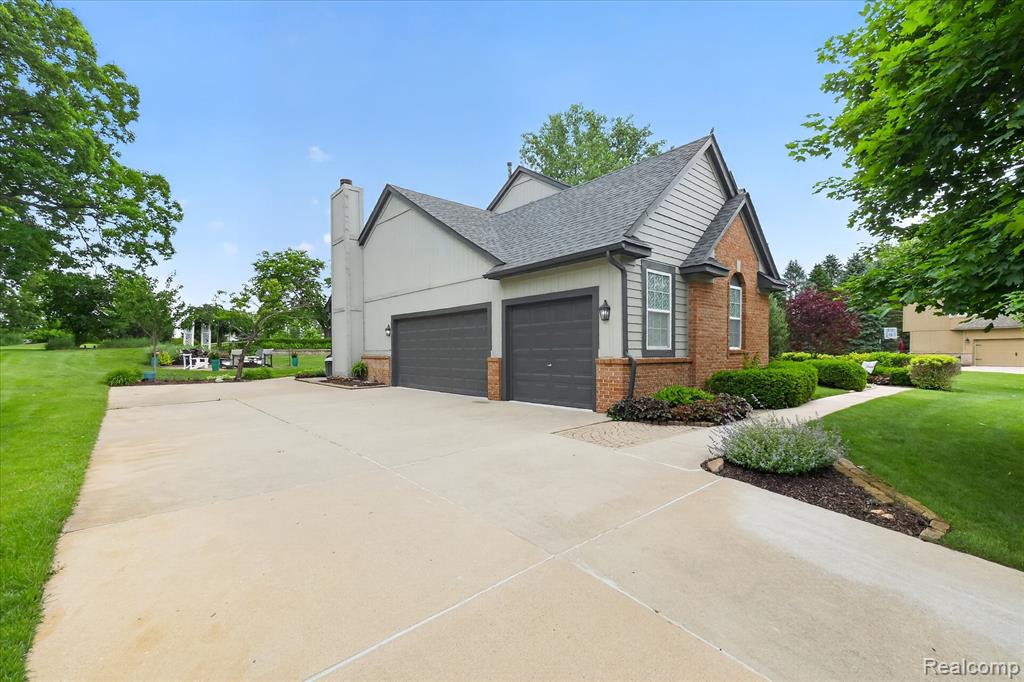 2333 Sandlewood Drive, White Lake, MI 48383 — Photo 46