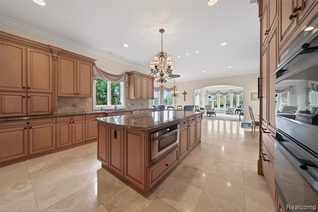6265 Dakota Circle, Bloomfield Hills, MI 48301 — Photo 18