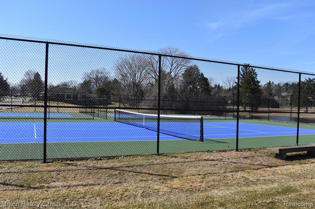 4356 FOXPOINTE Drive, West Bloomfield, MI 48323 — Photo 30
