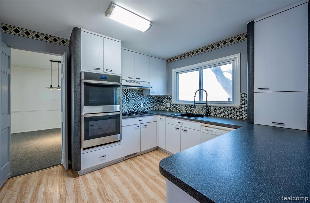 21660 Riverview Drive, Beverly Hills, MI 48025 — Photo 2