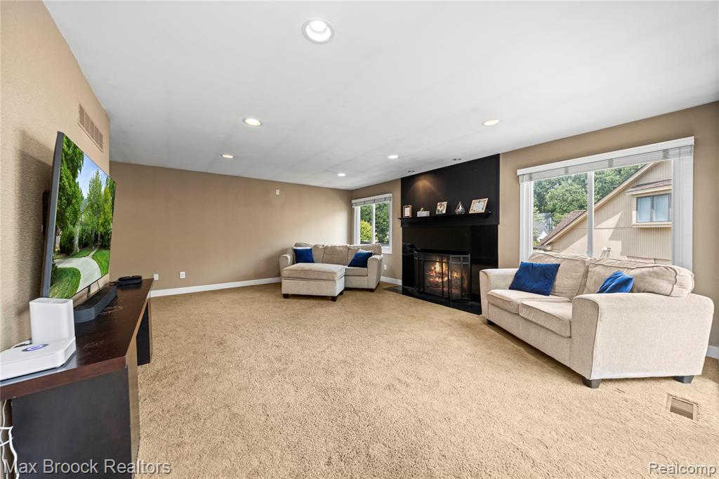 6067 Charles Drive, West Bloomfield, MI — Photo 23