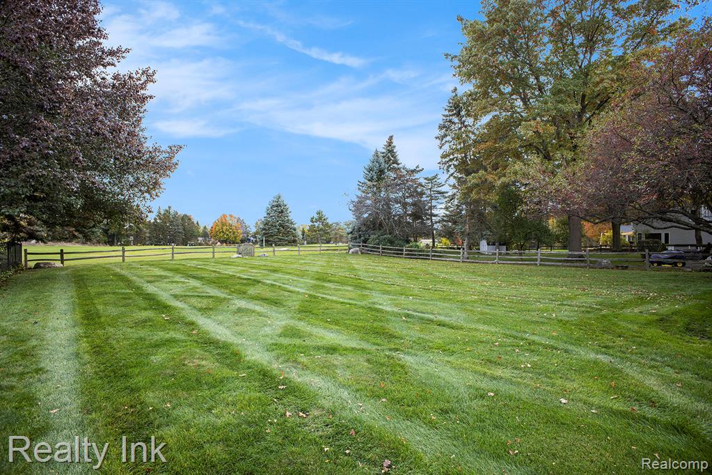 5868 Buttonwood Drive, Haslett, MI 48840 — Photo 3