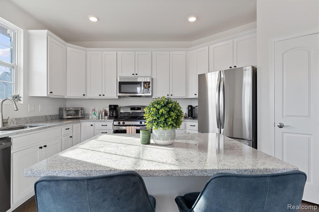 49549 CHERRY HILL Road, Canton, MI 48188 — Photo 8