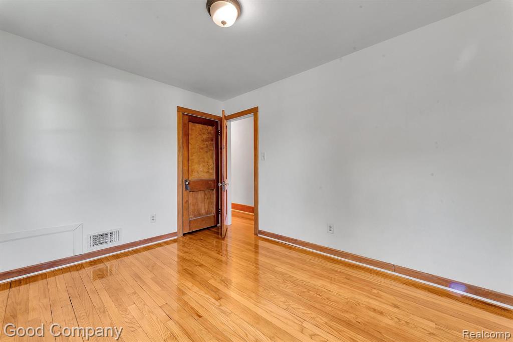 21516 Oxford Avenue, Farmington, MI 48336 — Photo 22