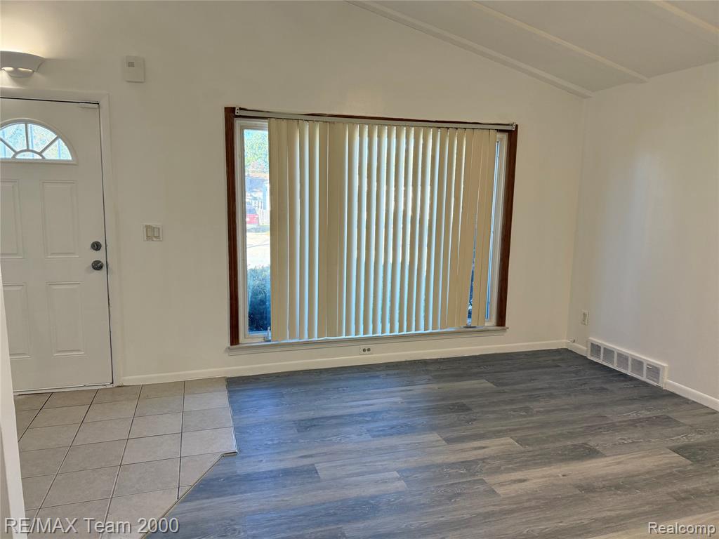 4665 Syracuse Street, Dearborn Heights, MI 48125 — Photo 8