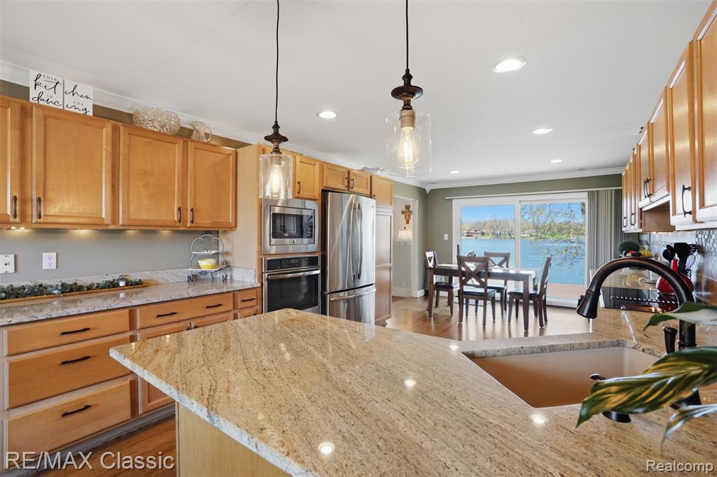 547 Deer Run, White Lake, MI — Photo 24