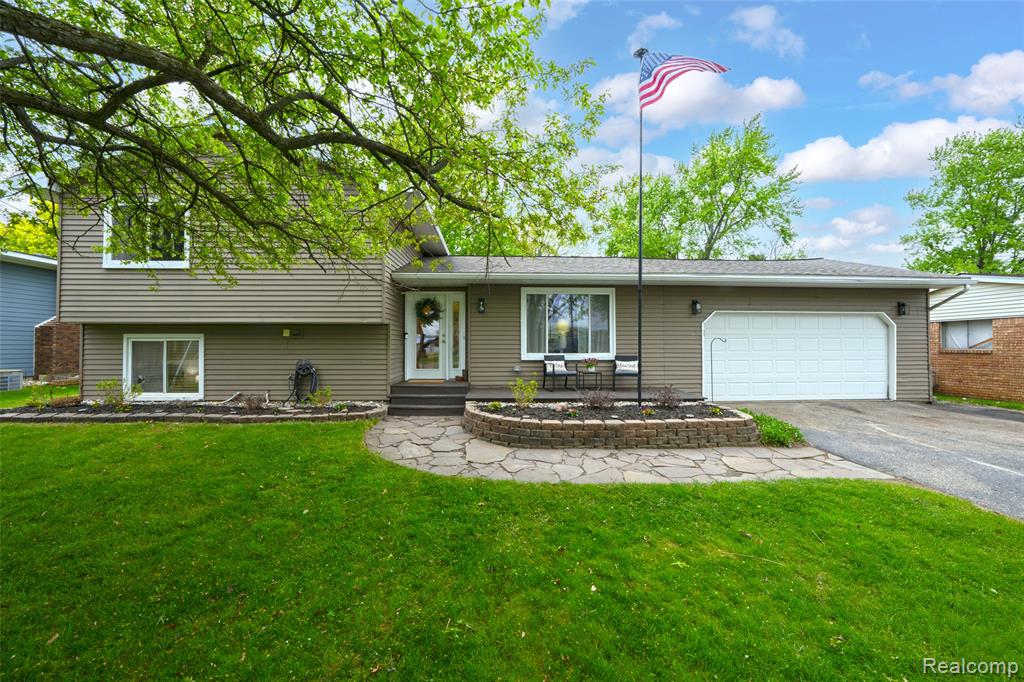 809 Holly Bush Drive, Holly, MI 48442 — Photo 2