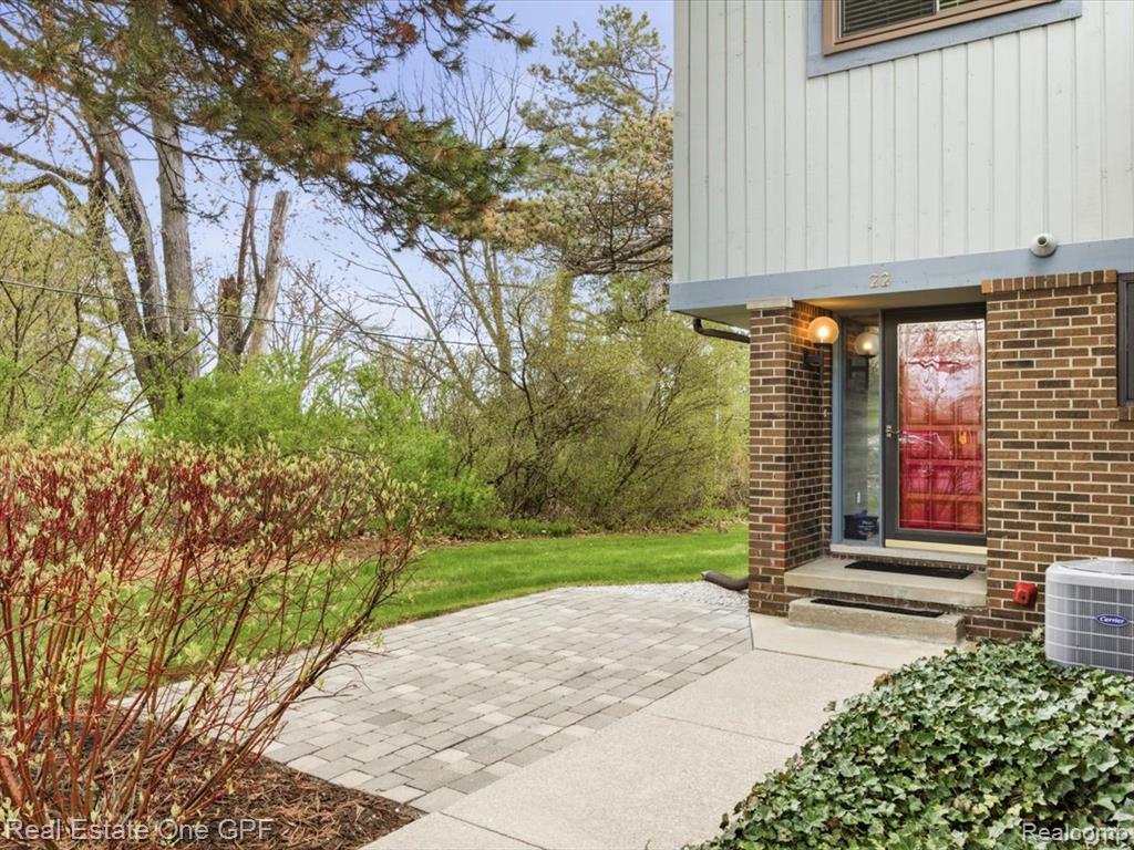 1715 River Road, 22, St. Clair, MI 48079 — Photo 2