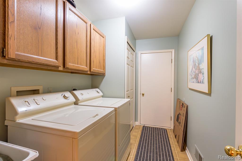 4467 GOLF VIEW Drive, Brighton, MI 48116 — Photo 25