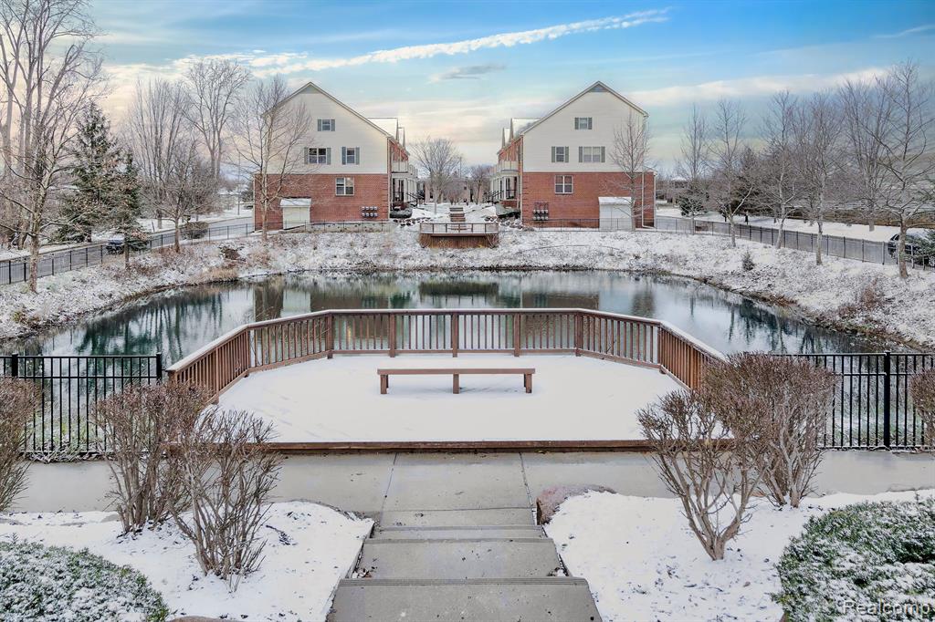 1111 FOUNTAIN VIEW Circle, South Lyon, MI 48178 — Photo 2