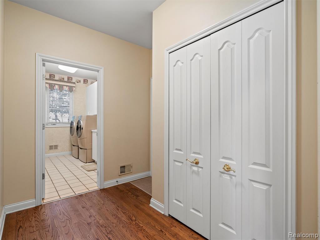 5657 Greenhill Drive, Troy, MI 48098 — Photo 31