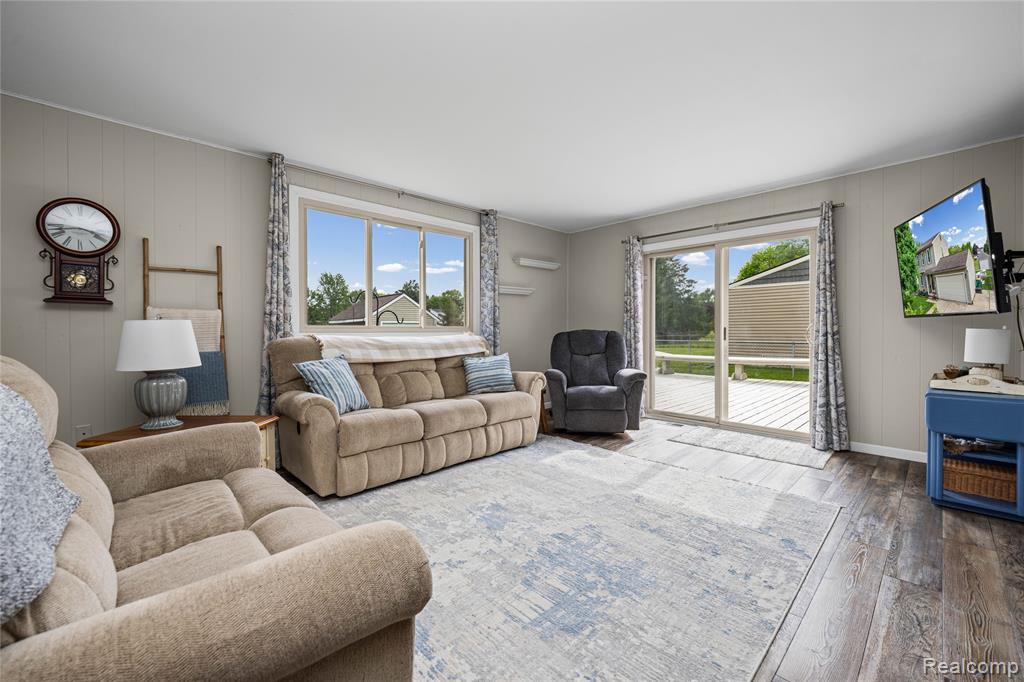 3553 Loon Lake Road, Wixom, MI 48393 — Photo 9