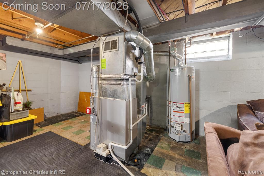 20855 Lochmoor Street, Harper Woods, MI 48225 — Photo 31