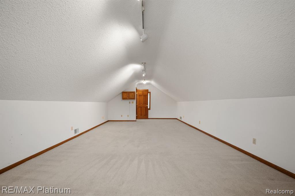 12902 Autumn Ridge Court, Milford, MI 48380 — Photo 28