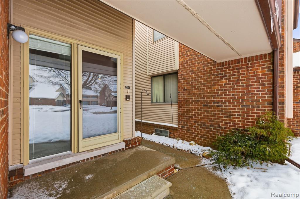 6700 Ridgefield Circle, 201, West Bloomfield, MI — Photo 3