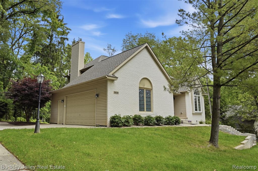 7829 Hillside Lakes Drive, Brighton, MI 48116 — Photo 39