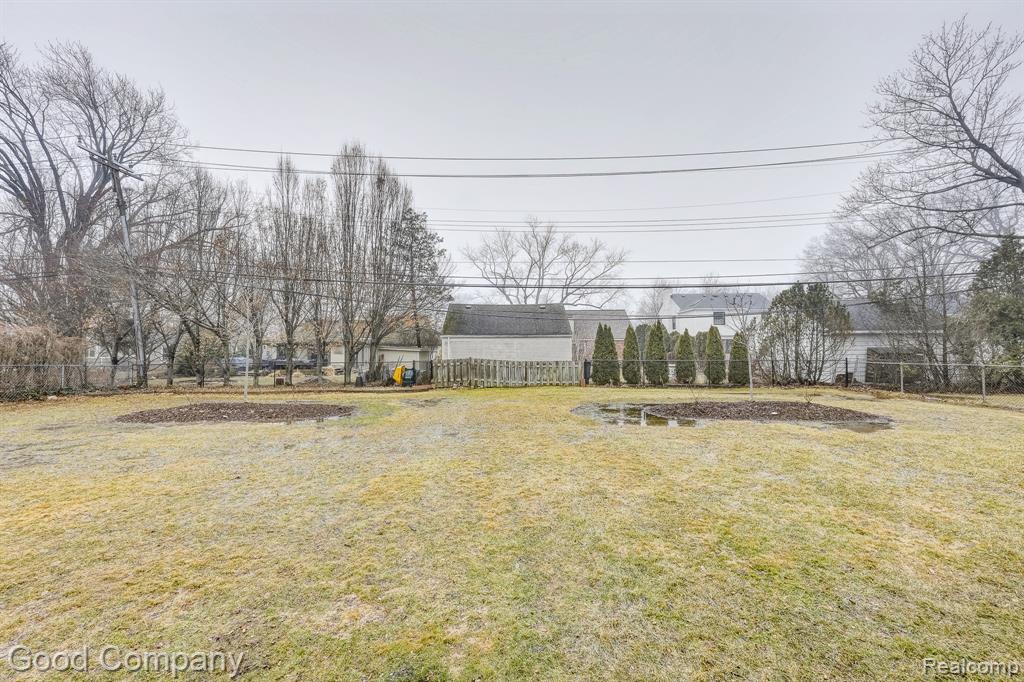 1557 Lochmoor Boulevard, Grosse Pointe Woods, MI 48236 — Photo 59
