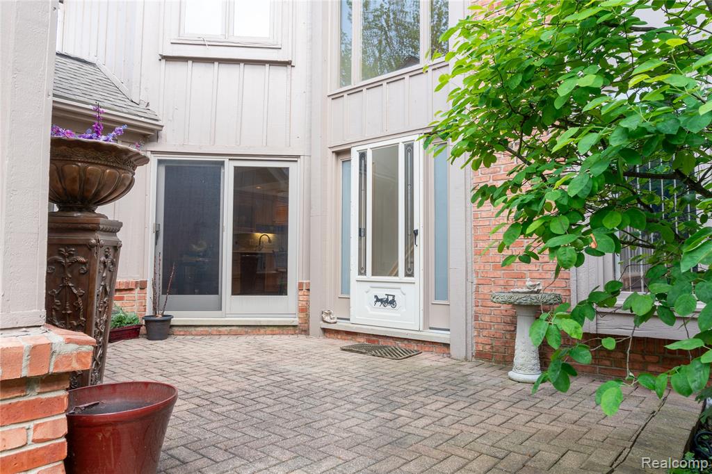 37839 Siena Drive, Farmington Hills, MI 48331 — Photo 4