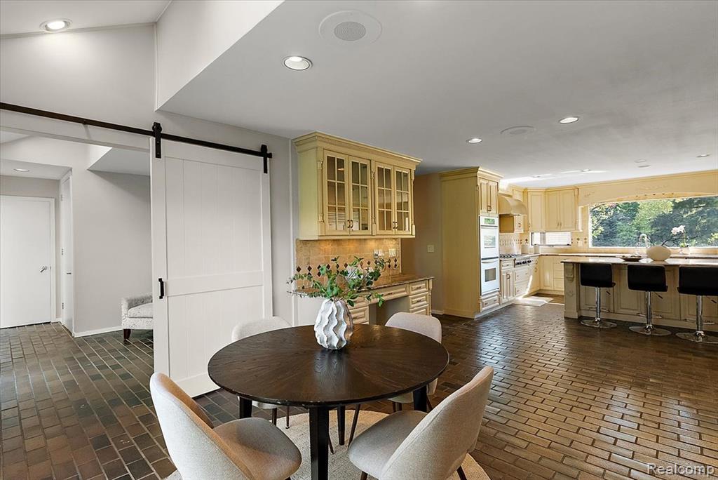 3830 Columbia Drive, Bloomfield Hills, MI 48302 — Photo 27