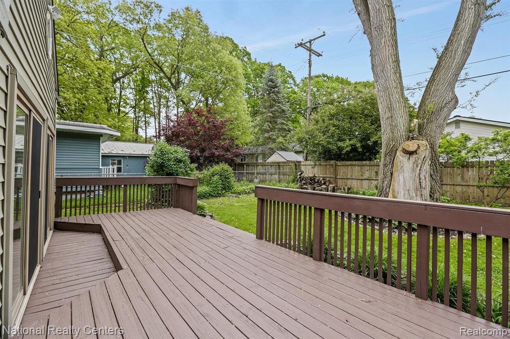 330 BEACHWAY Street, Whitmore Lake, MI 48189 — Photo 11