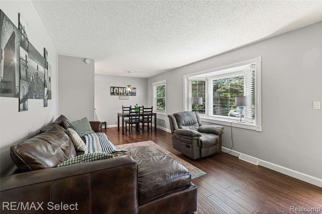 6030 Sun Valley Drive, Grand Blanc, MI 48439 — Photo 41