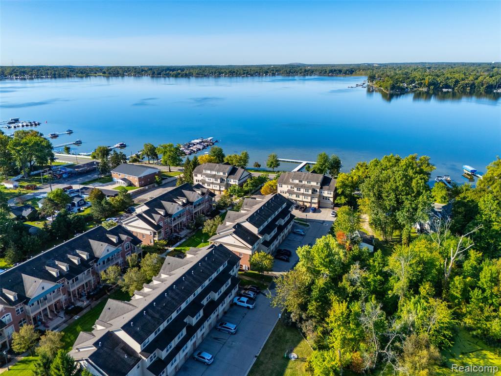 470 Old Pine Way, Walled Lake, MI 48390 — Photo 47