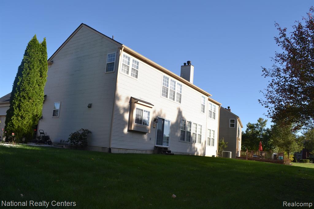 8290 HUMMINGBIRD Drive, Ypsilanti, MI 48197 — Photo 22