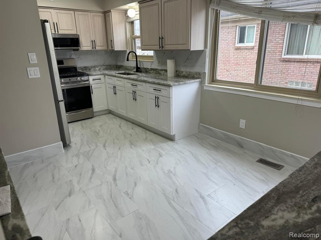 7176 N Gulley Road, Dearborn Heights, MI 48127 — Photo 12