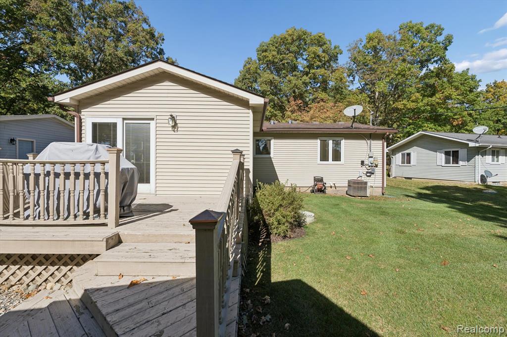 1560 Odette, Hartland, MI 48353 — Photo 31