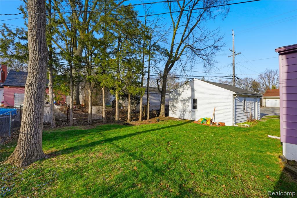 14000 Lincoln Street, Oak Park, MI 48237 — Photo 32