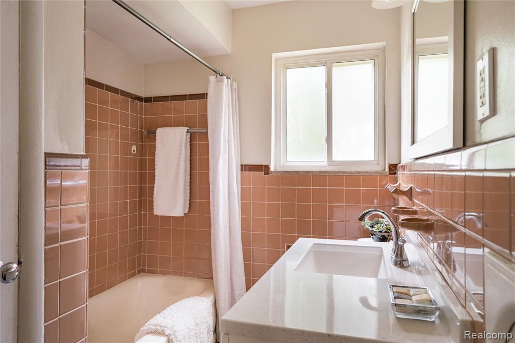 581 2nd Avenue, Pontiac, MI 48340 — Photo 10